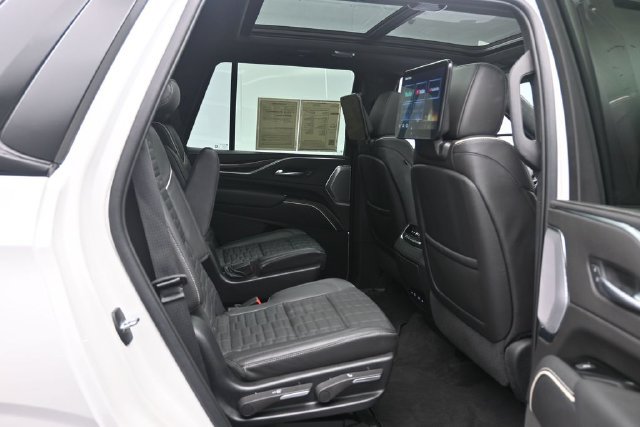Used 2023 Cadillac Escalade Sport Platinum w/ LPO, ONYX Package AWD/4WD image 27
