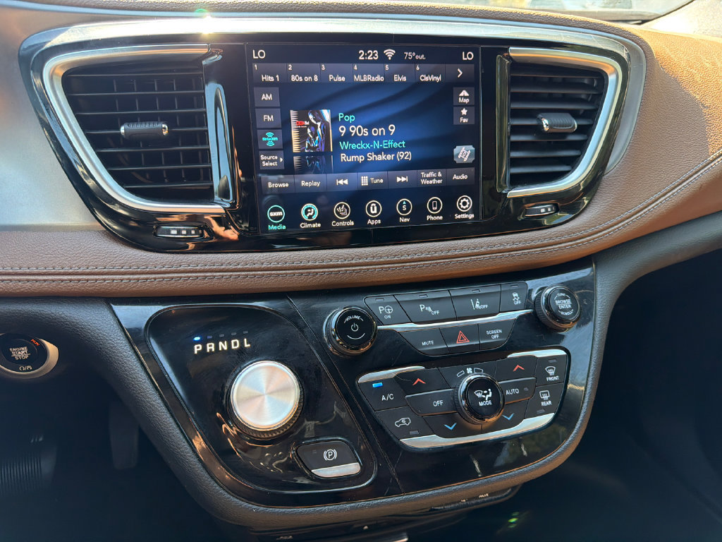 Used 2020 Chrysler Pacifica Limited w/ Advanced Safetytec Group FWD image 32