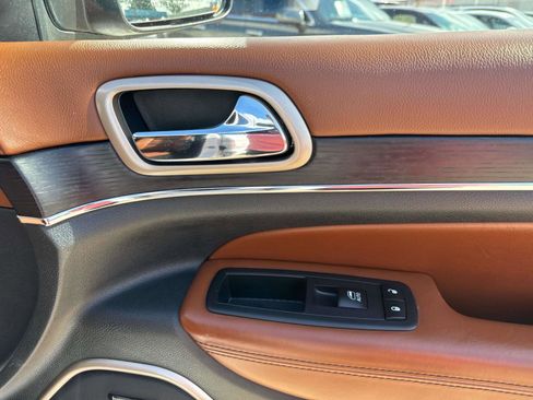 Certified 2015 Jeep Grand Cherokee Summit w/ Trailer Tow Group IV image 15