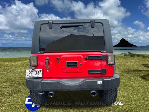 Used 2016 Jeep Wrangler Rubicon w/ Power Convenience Group AWD/4WD image 7