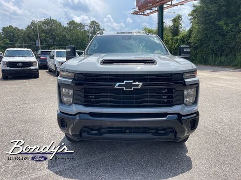 Used 2025 Chevrolet Silverado 2500 Custom w/ Custom Value Package AWD/4WD image 2