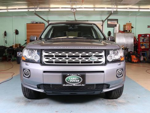 Used 2013 Land Rover LR2 HSE image 9