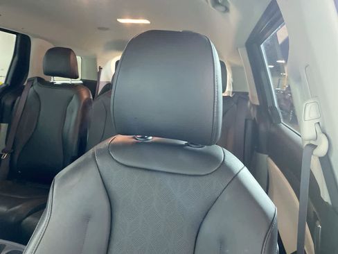 Used 2024 Kia Carnival LX image 21