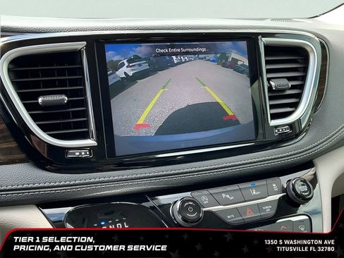 Used 2024 Chrysler Pacifica Limited FWD image 34