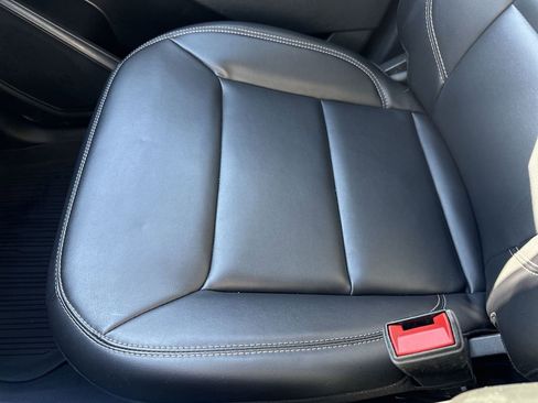 Used 2023 Ford Explorer XLT w/ Equipment Group 202A AWD/4WD image 42