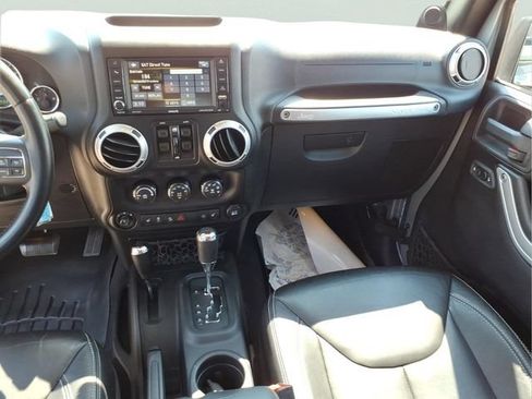 Used 2014 Jeep Wrangler Unlimited Rubicon w/ Connectivity Group AWD/4WD image 14