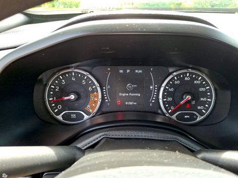 Used 2023 Jeep Renegade Latitude AWD/4WD image 13