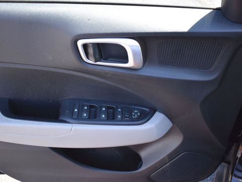 Used 2025 Hyundai Venue SEL FWD image 17