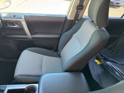 Used 2018 Toyota 4Runner SR5 AWD/4WD image 18
