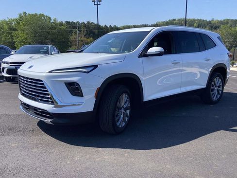 Used 2025 Buick Enclave Preferred FWD image 7