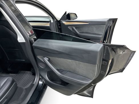 Certified 2023 Tesla Model Y Long Range AWD/4WD image 5