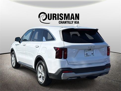 Used 2024 Kia Sorento LX image 4