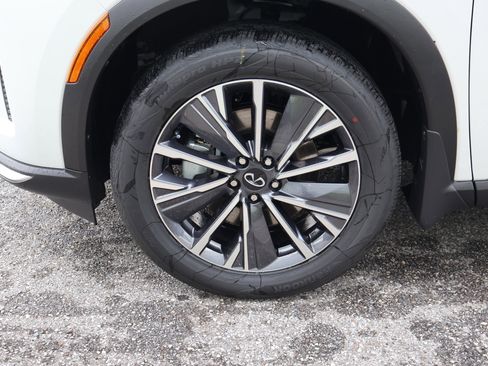 Certified 2026 INFINITI QX60 Luxe w/ Family Package image 10