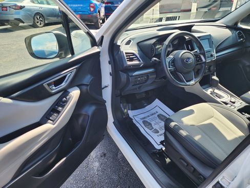 Used 2023 Subaru Forester Premium image 19