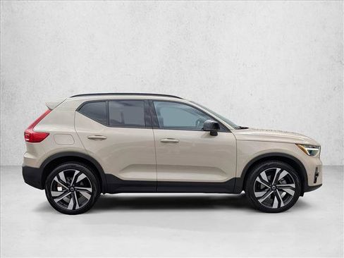 Used 2025 Volvo XC40 B5 Ultra w/ Protection Package Premier AWD/4WD image 4