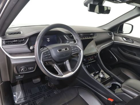 Used 2024 Jeep Grand Cherokee Limited w/ Luxury Tech Group II image 27