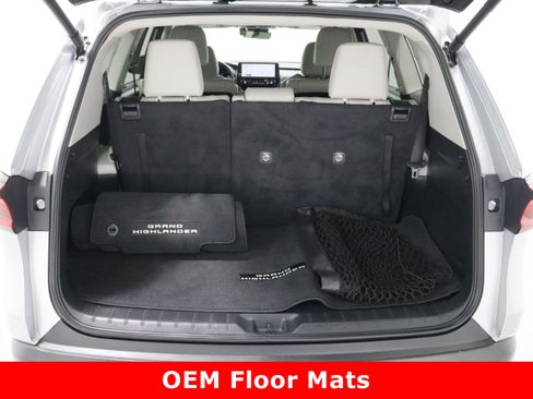 Certified 2024 Toyota Grand Highlander XLE image 33