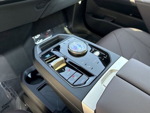 Used 2025 BMW iX xDrive50 image 27