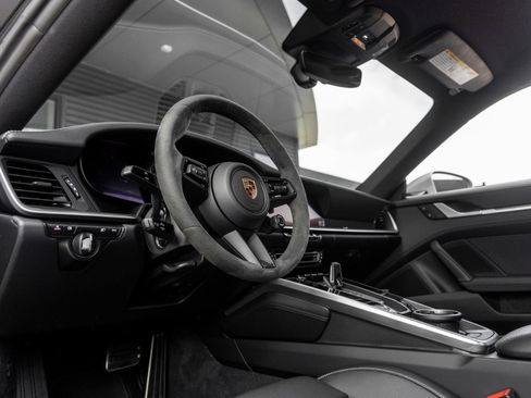 Certified 2024 Porsche 911 Carrera 4 AWD/4WD image 4