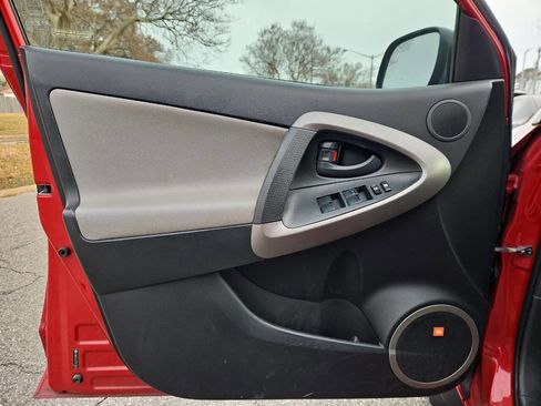 Used 2007 Toyota RAV4 Limited image 9