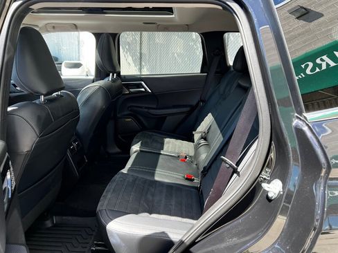 Used 2025 Mitsubishi Outlander SE AWD/4WD image 19