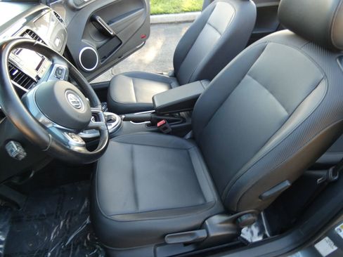 Used 2018 Volkswagen Beetle 2.0T S image 41