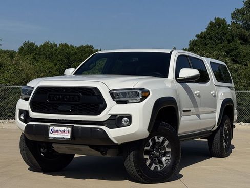 Used 2021 Toyota Tacoma TRD Off-Road w/ TRD Premium Off Road Package AWD/4WD image 2