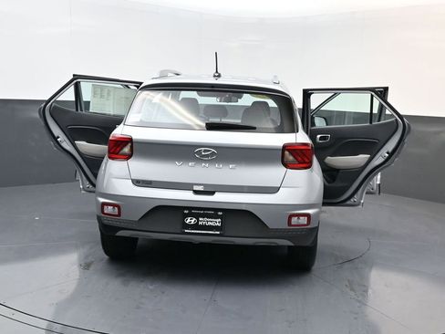 Certified 2025 Hyundai Venue SEL image 29