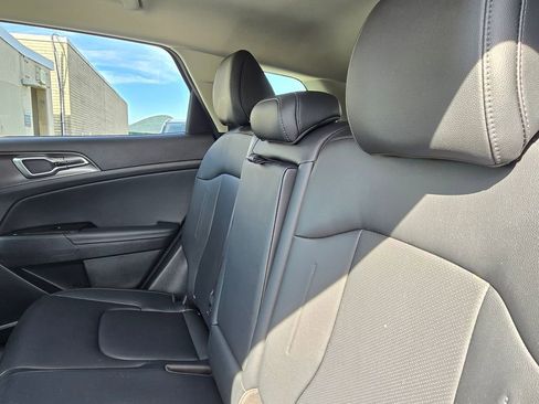 Used 2025 Kia Sportage EX FWD image 10