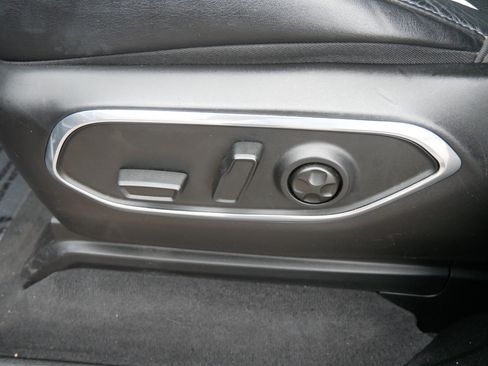 Used 2024 Jeep Wagoneer L Series II image 19