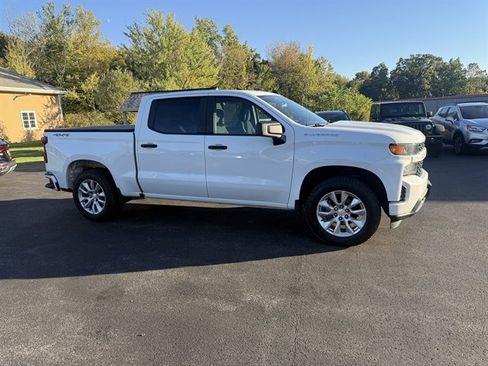 Used 2019 Chevrolet Silverado 1500 Custom w/ Custom Value Package image 3