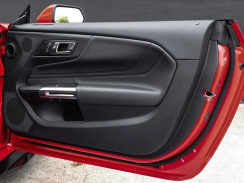 Used 2025 Ford Mustang GT Premium w/ GT Performance Package image 40