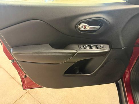 Used 2017 Jeep Cherokee Limited AWD/4WD image 20