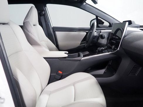 Used 2023 Toyota bZ4X Limited image 15