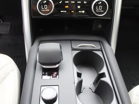 New 2025 Land Rover Discovery S image 13