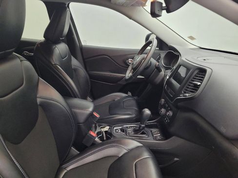 Used 2019 Jeep Cherokee Latitude Plus w/ Comfort/Convenience Group image 21