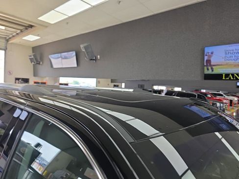 Used 2018 Chevrolet Suburban Premier AWD/4WD image 8