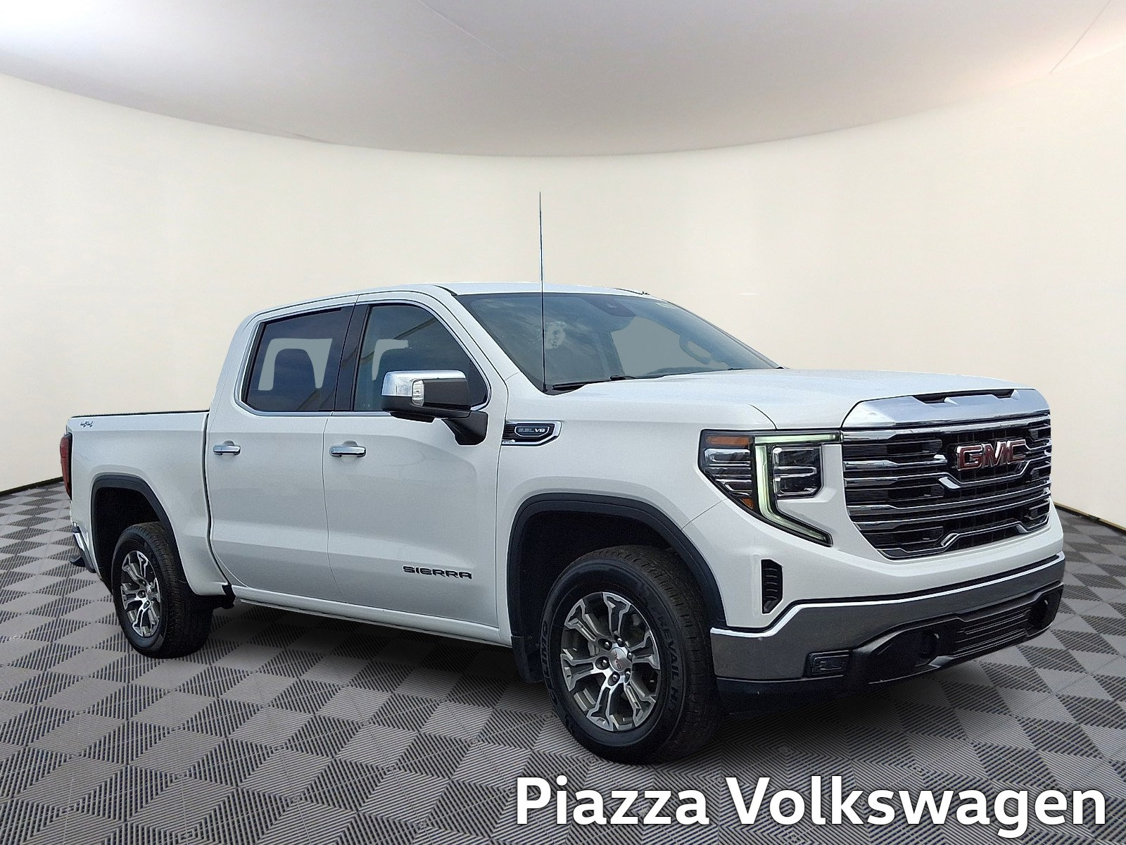 Used 2025 GMC Sierra 1500 SLT AWD/4WD image 1