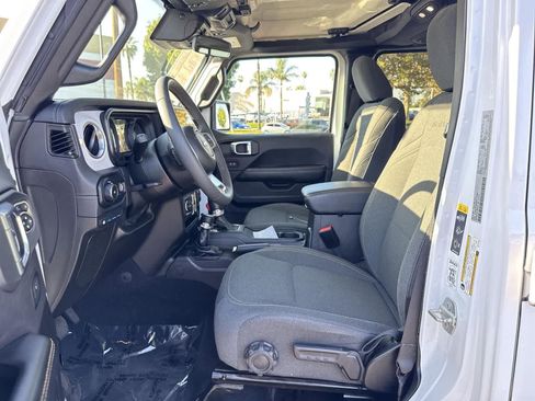 Used 2024 Jeep Wrangler Sahara image 20