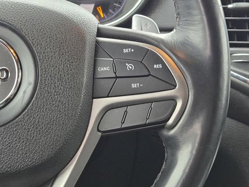 Used 2017 Jeep Grand Cherokee Altitude image 13