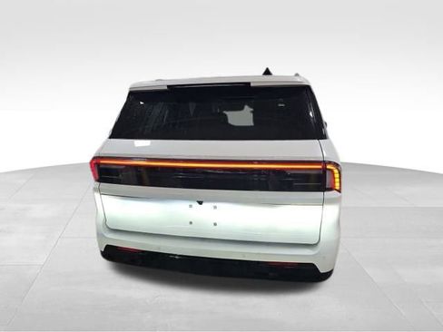 Used 2025 Lincoln Navigator Reserve image 6