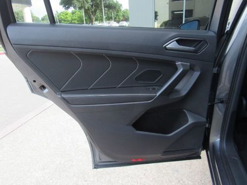 Used 2022 Volkswagen Tiguan SE R-Line image 16