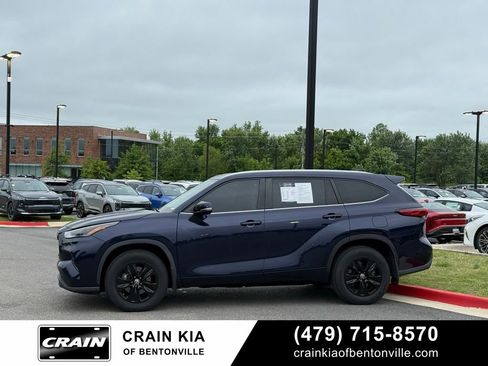 Used 2023 Toyota Highlander XLE AWD/4WD image 4
