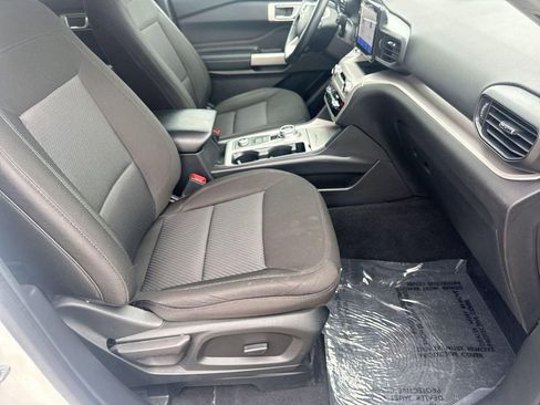 Used 2023 Ford Explorer XLT AWD/4WD image 29