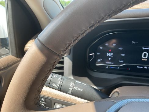 Used 2024 GMC Yukon Denali AWD/4WD image 38