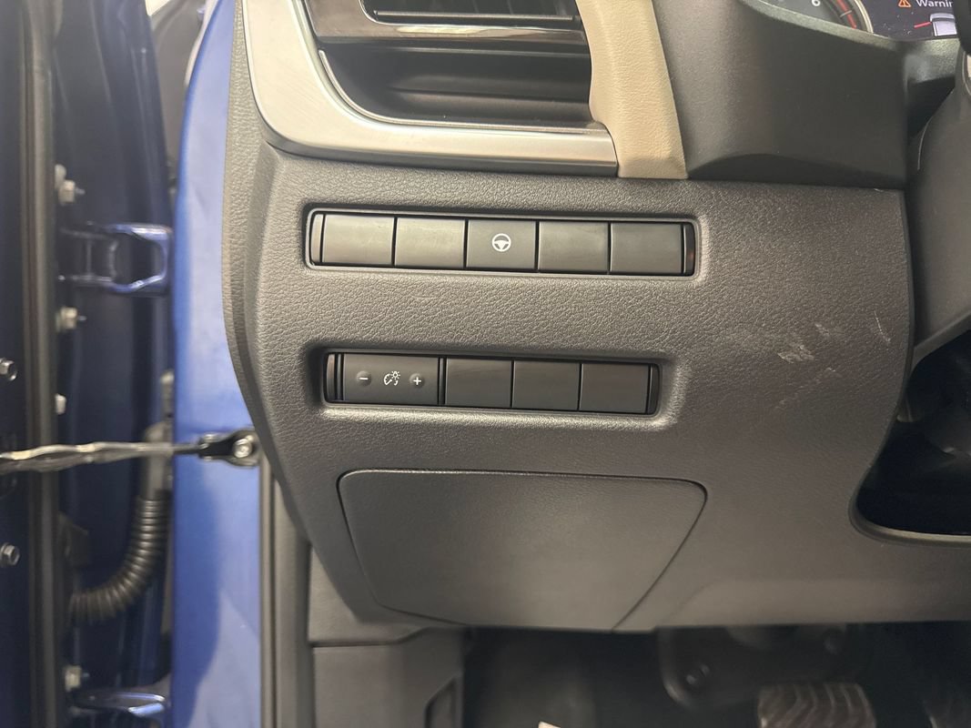 Used 2021 Nissan Rogue SV AWD/4WD image 11