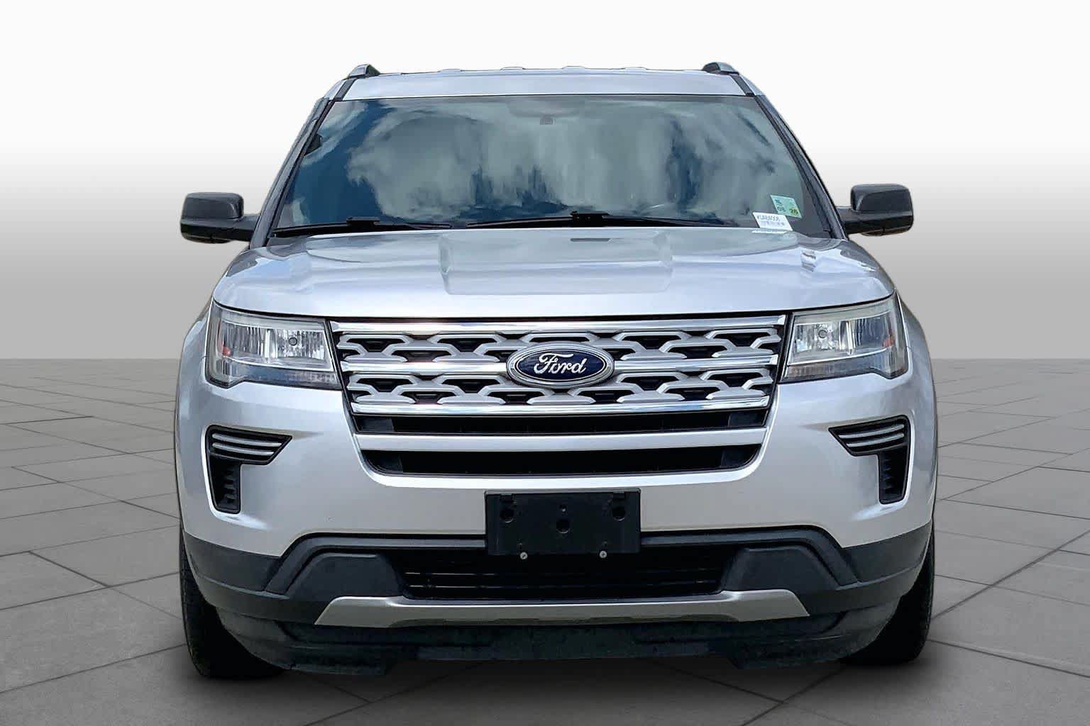 Used 2019 Ford Explorer XLT FWD image 4