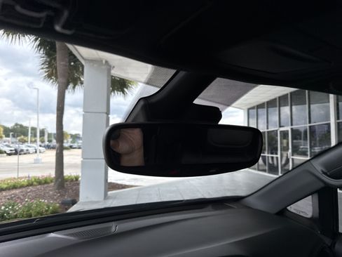 Used 2025 Chrysler Pacifica Select FWD image 25