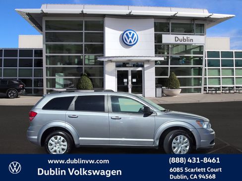 Used 2018 Dodge Journey SE image 3