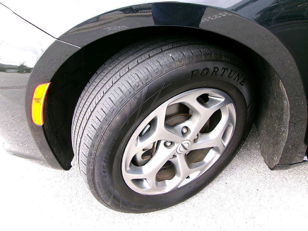 Used 2024 Chrysler Pacifica Limited FWD image 6